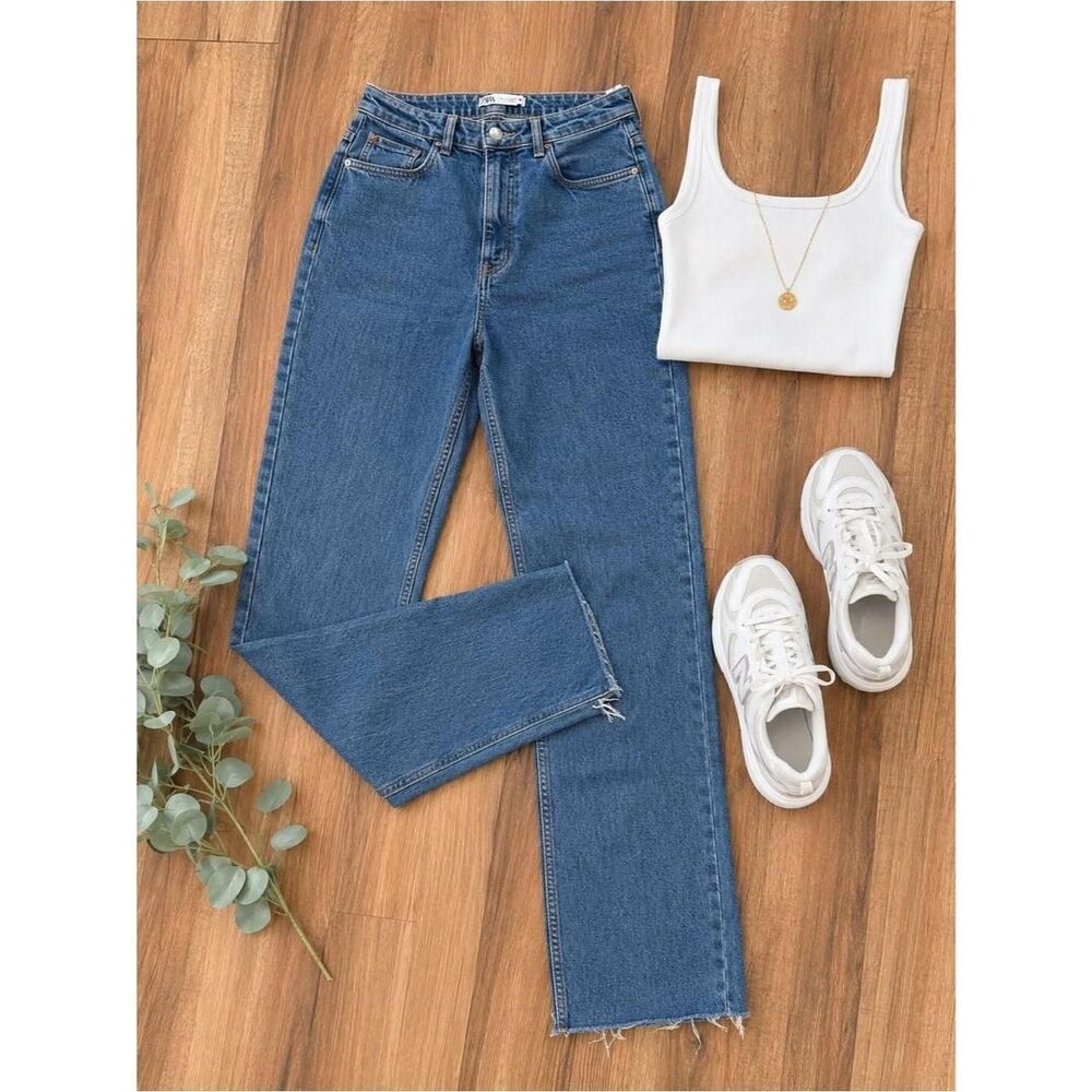 Zara High Rise Straight Leg Jeans Medium Wash Raw Hem Size 6